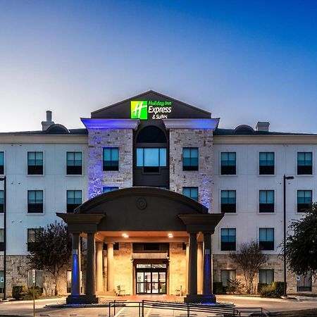 Holiday Inn Express & Suites Del Rio By Ihg Exterior photo