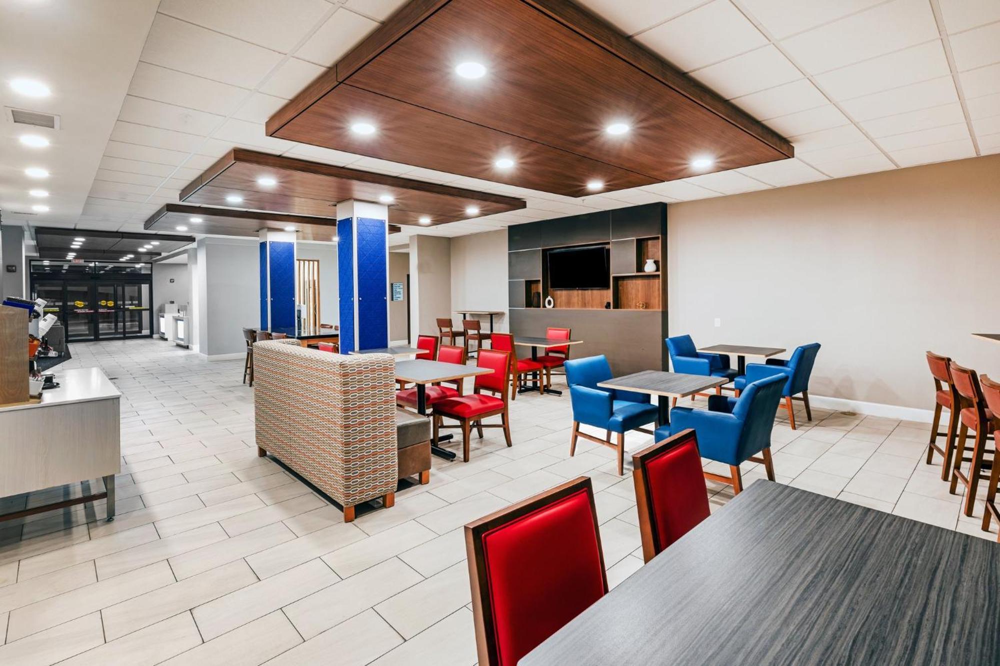 Holiday Inn Express & Suites Del Rio By Ihg Exterior photo