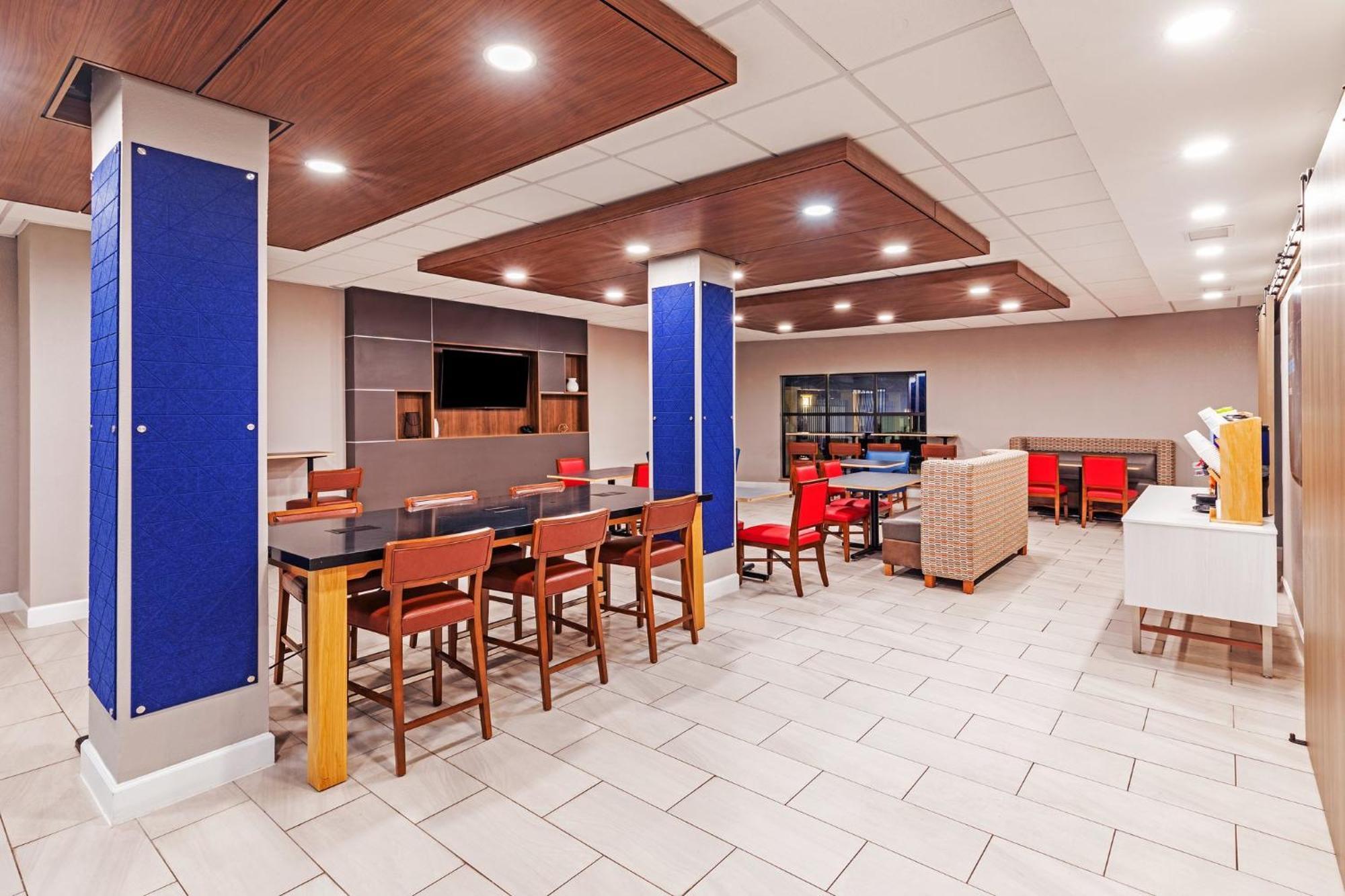 Holiday Inn Express & Suites Del Rio By Ihg Exterior photo