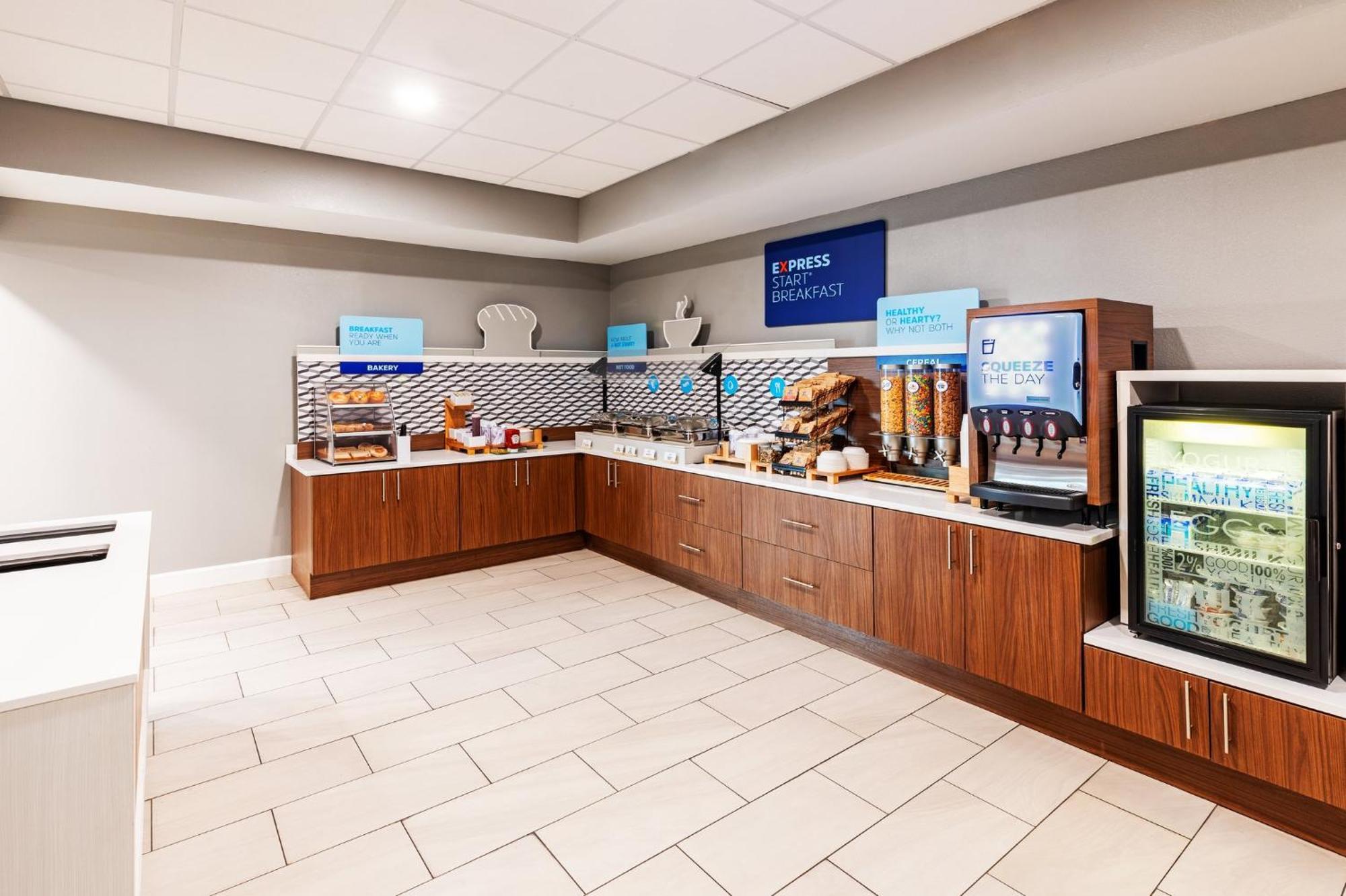 Holiday Inn Express & Suites Del Rio By Ihg Exterior photo