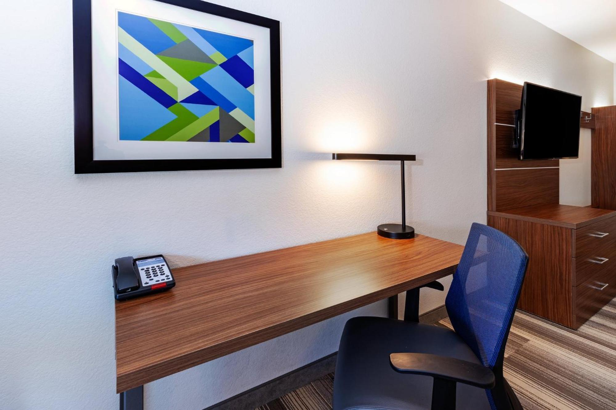 Holiday Inn Express & Suites Del Rio By Ihg Exterior photo