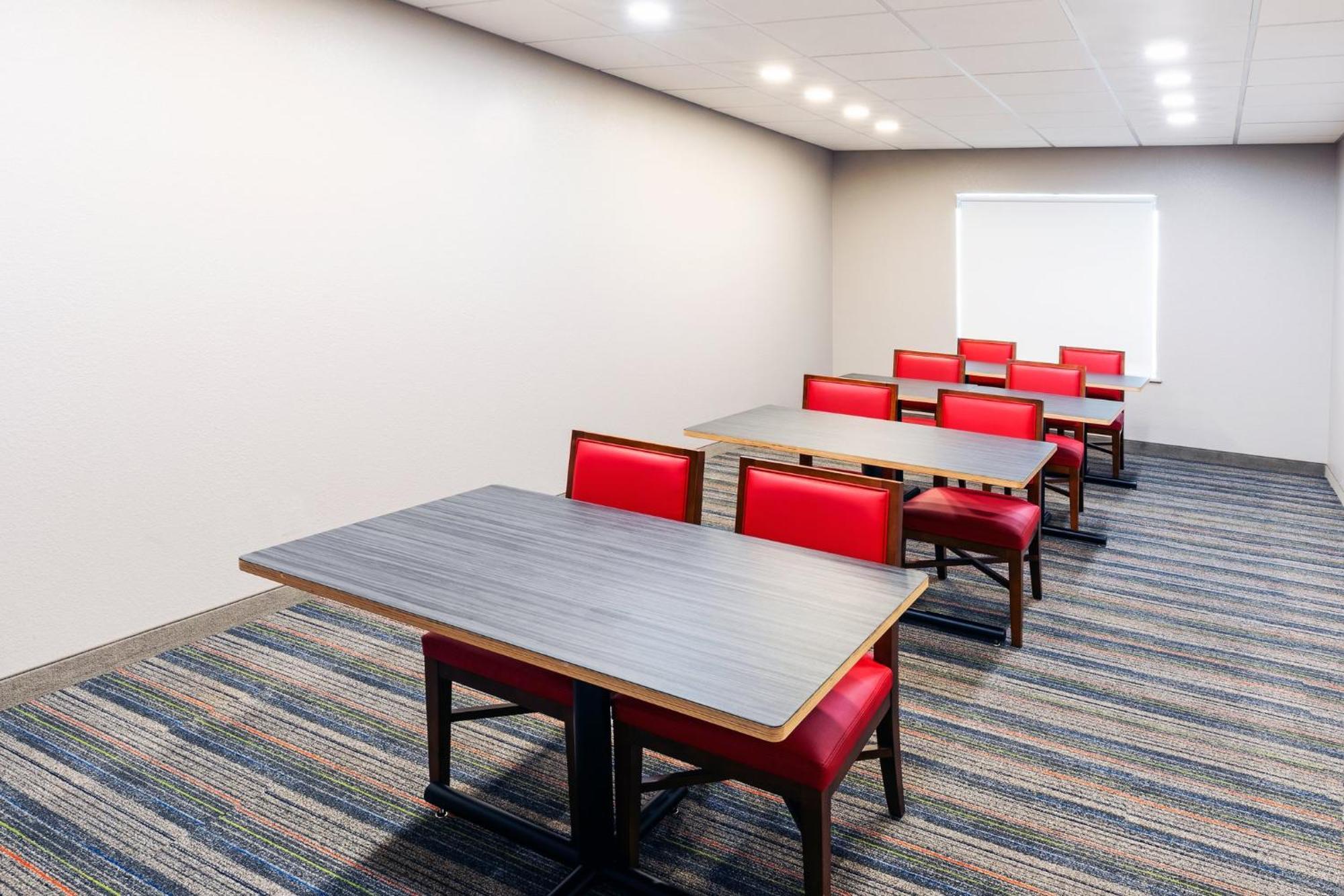 Holiday Inn Express & Suites Del Rio By Ihg Exterior photo