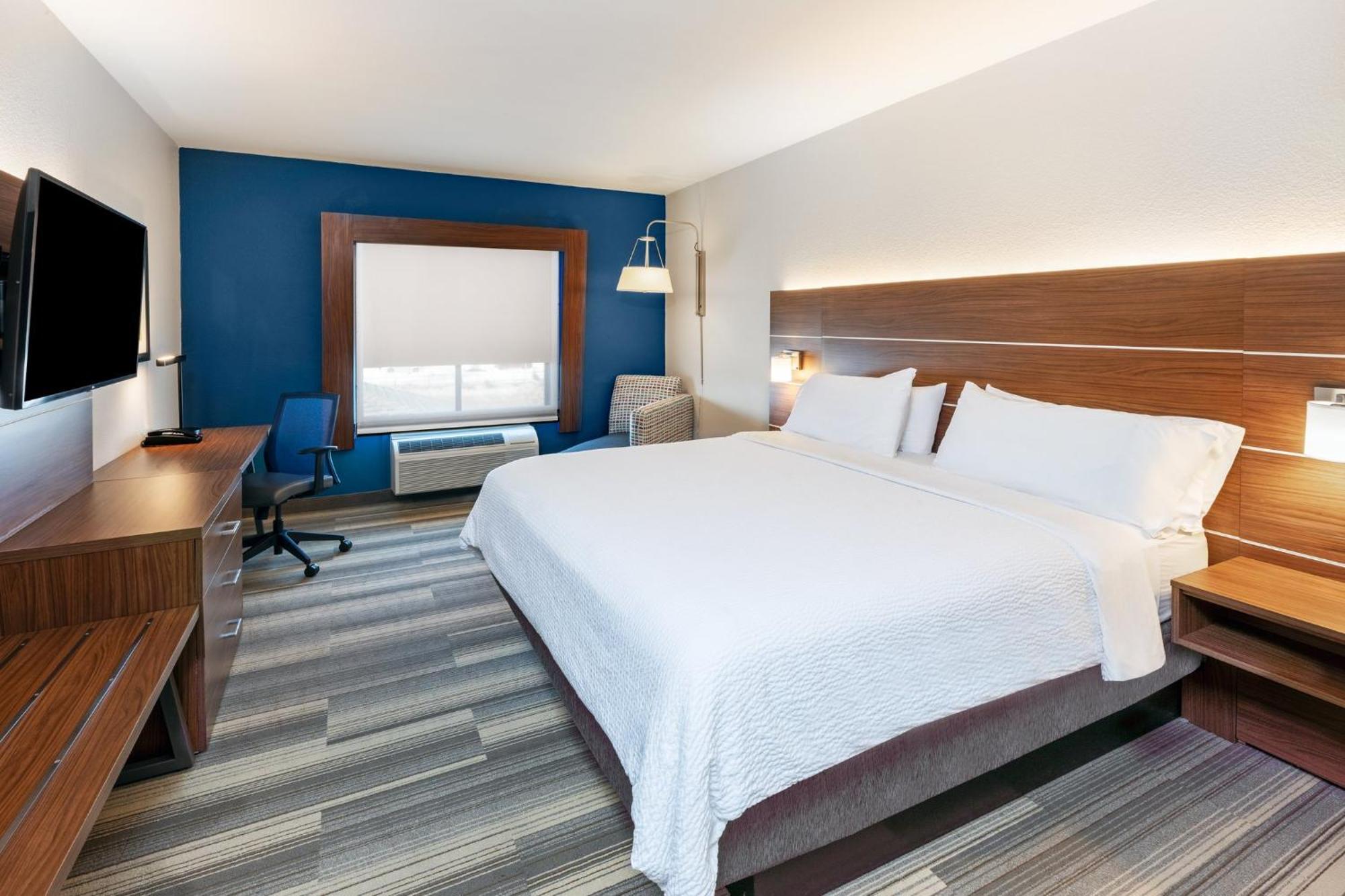 Holiday Inn Express & Suites Del Rio By Ihg Exterior photo