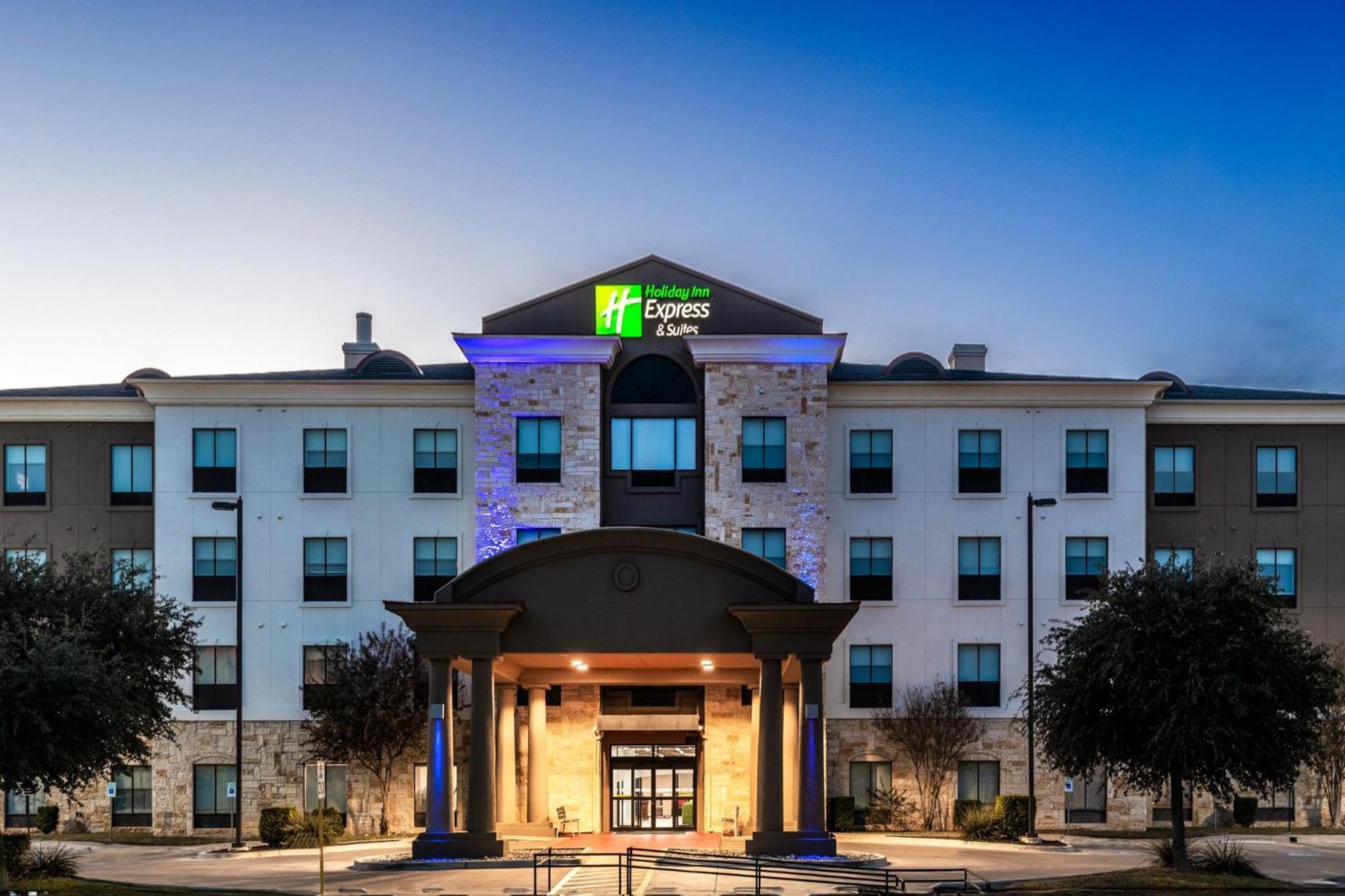 Holiday Inn Express & Suites Del Rio By Ihg Exterior photo