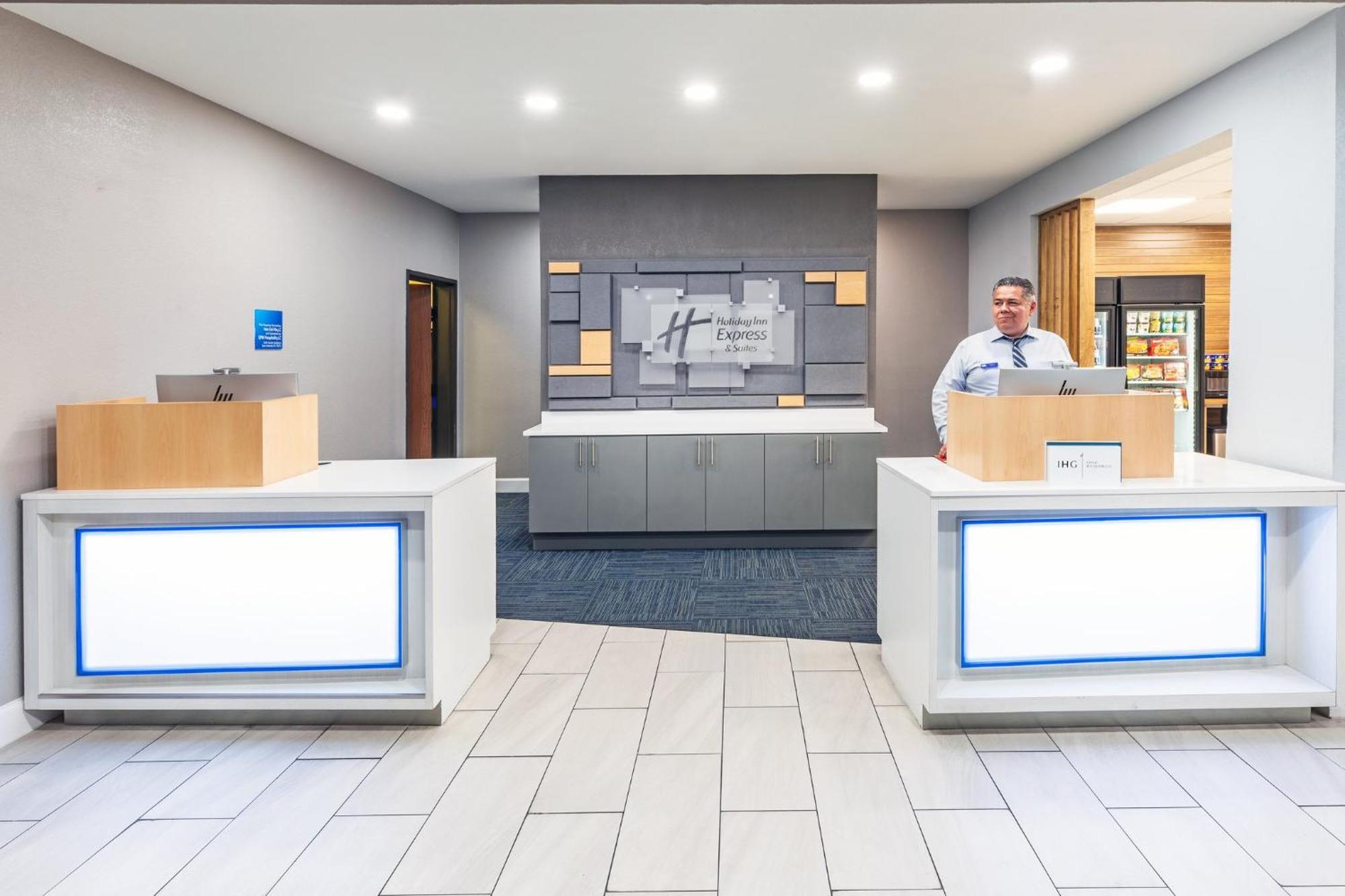 Holiday Inn Express & Suites Del Rio By Ihg Exterior photo