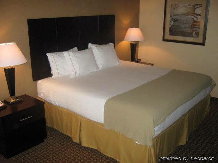 Holiday Inn Express & Suites Del Rio By Ihg Exterior photo